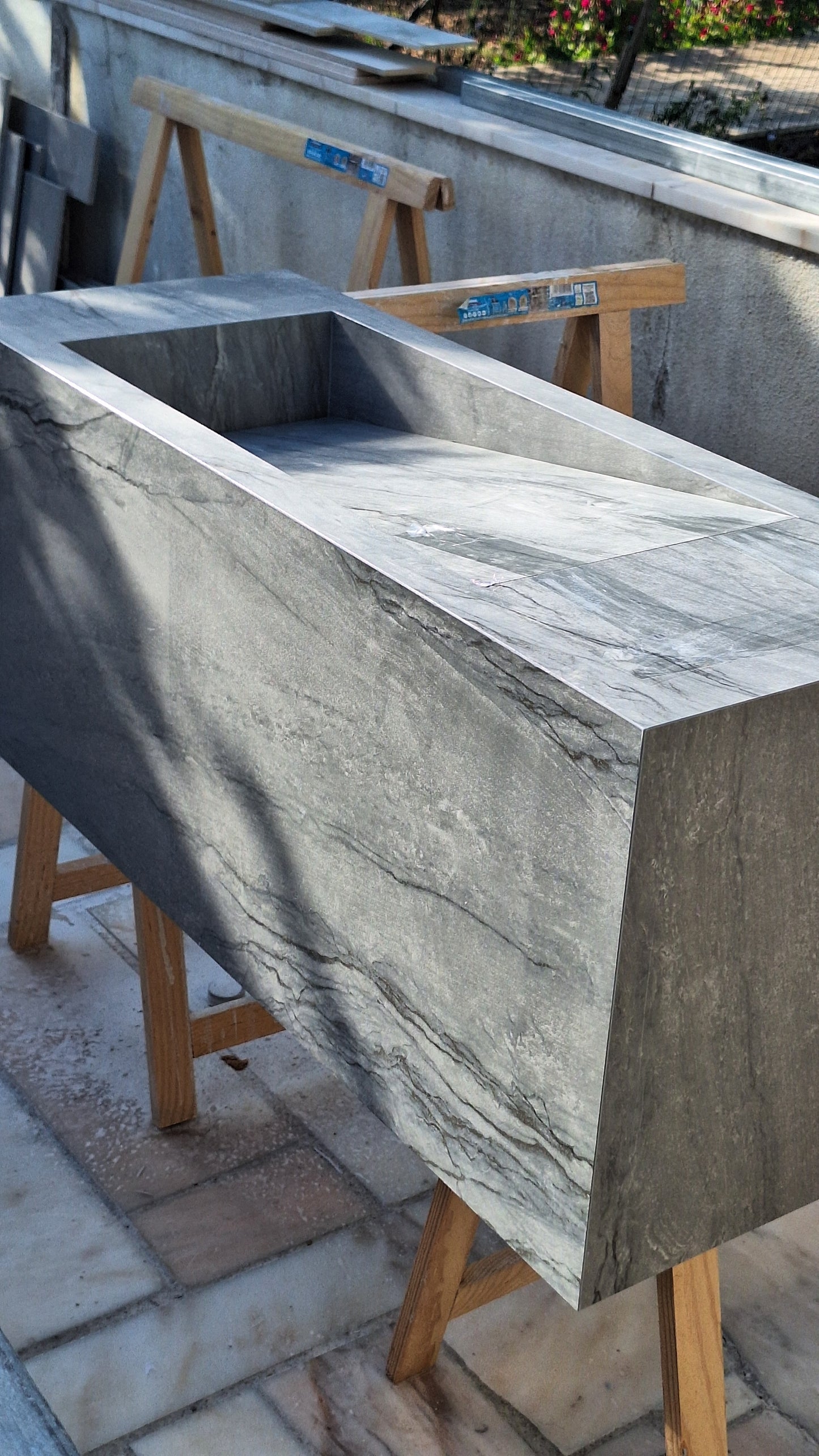 Lavatório em porcelanato marmore cinza 90x35x40cm