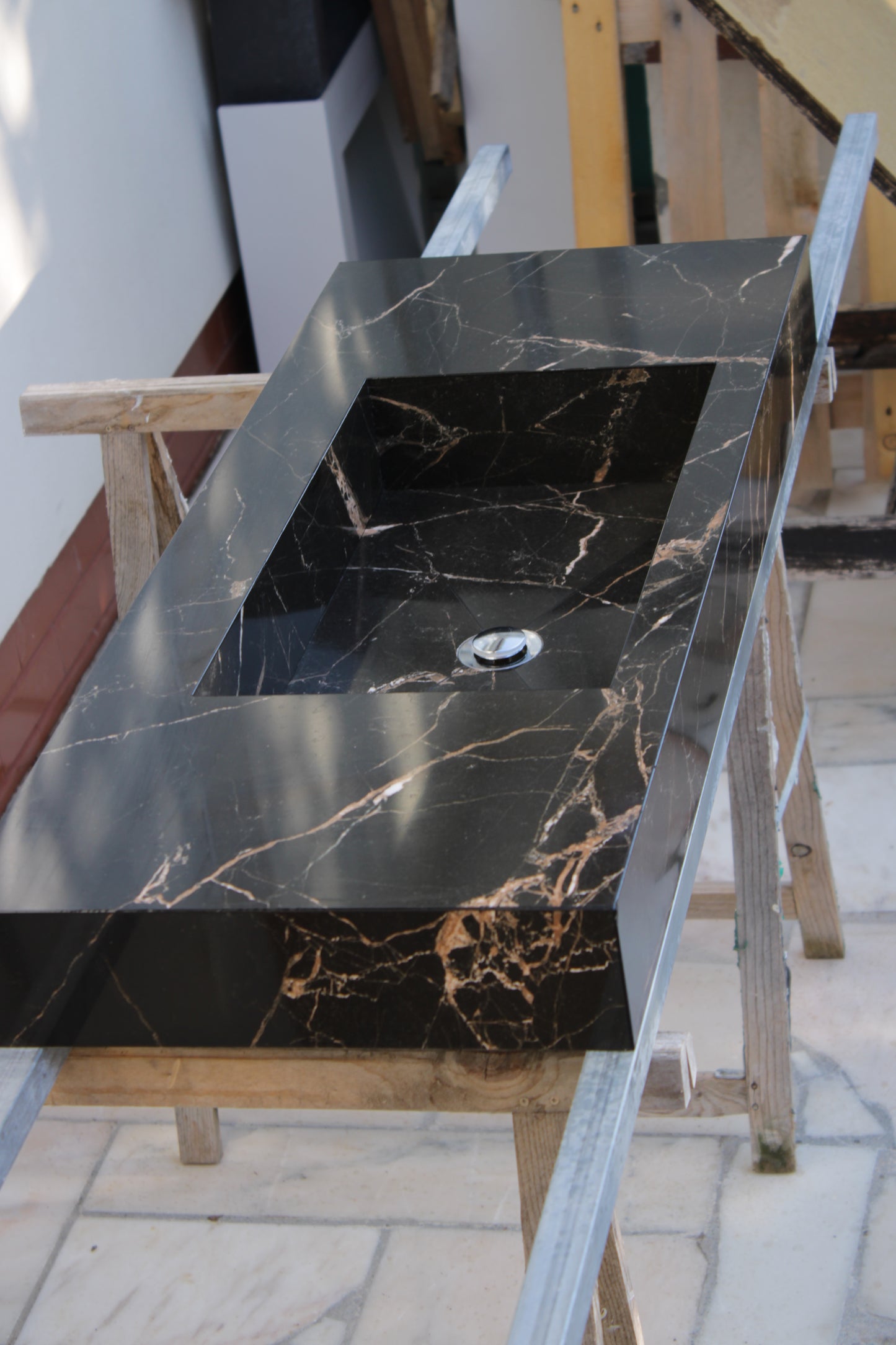 Lavatório em porcelanato marmore preto 100x40x10cm