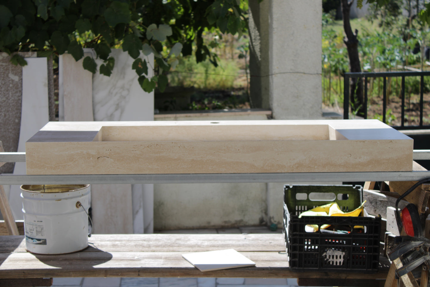 Lavatório em porcelanato travertino 120x45x15cm