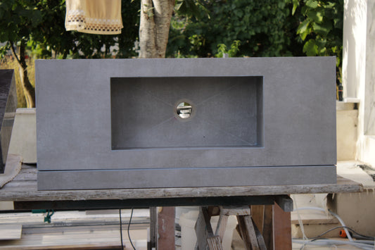 Lavatório em porcelanato cinza 80x35x15cm