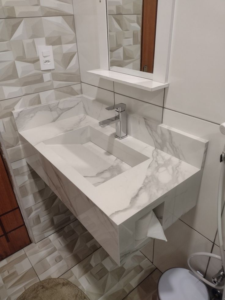 Lavatório em porcelanato branco mármore 90x50x20 com pequeno nicho para colocar papel higiénico